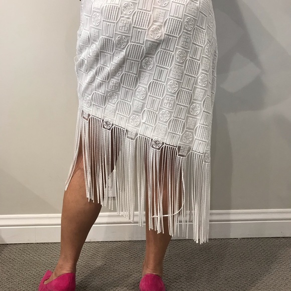 White lace skirt with fringe. - Picture 2 of 4